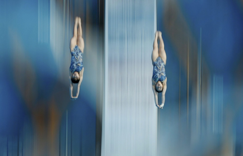 South Korea's Kim Suji and Ko Eunji dive in the women's synchronised 10 metre platform preliminary at the Aquatics World Championships in Kazan, Russia July 27, 2015.      REUTERS/Stefan Wermuth