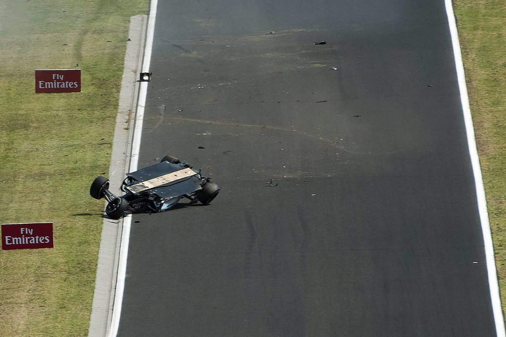 epa04858288 The car of Mexican driver Sergio Perez of Force India lies overturned on the track during the first practice session of the Formula One Hungarian Grand Prix on the Hungaroring circuit in Mogyorod, near Budapest, Hungary, 24 July 2015. The 2015 Formula One Grand Prix of Hungary will take place on 26 July.  EPA/ZSOLT CZEGLEDI HUNGARY OUT