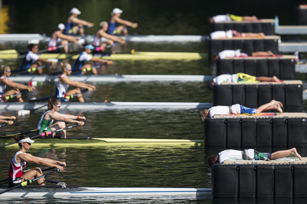 The rowing teams of Denmark, Ireland, Czech Republic, Italy, Great Britain and Finland (from below) at the start of the Womens Double Sculls B final at the Rowing World Cup on Lake Rotsee in Lucerne, Switzerland, Sunday, July 12, 2015. (KEYSTONE/Peter Klaunzer)