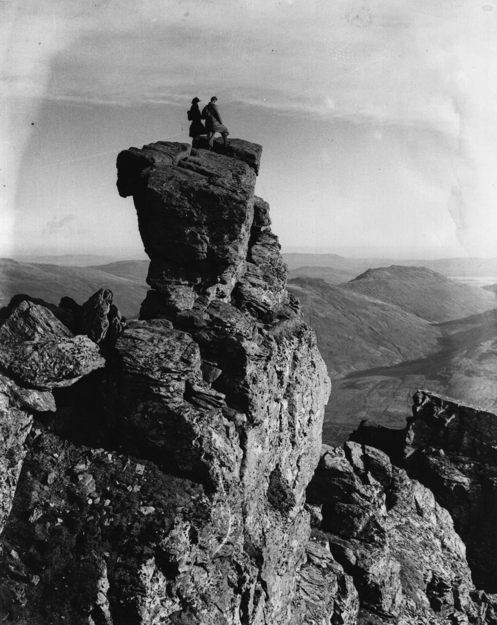 October 1937:  Rock climbers on the 'Cobler' which is between Ben Lomond and Loch Long in Scotland.  (Photo by Fox Photos/Getty Images)