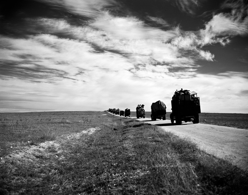UNRWA Archive - Ausstellung Photobastei - BILDSEITE Ein Lastwagenkonvoi bringt Flüchtlinge und ihr Hab und Gut von Gaza nach Hebron im Westjordanland. © 1949 UN-Archiv, Fotograf unbekannt