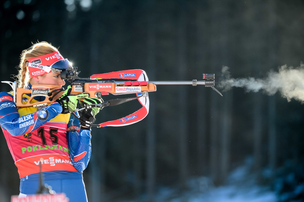 Gabriela Soukalova of Czech Republic aims at the shooting range prior to the Women's 7.5 km Sprint event of the IBU Biathlon World Cup in Pokljuka on December 18, 2015. / AFP / JURE MAKOVEC