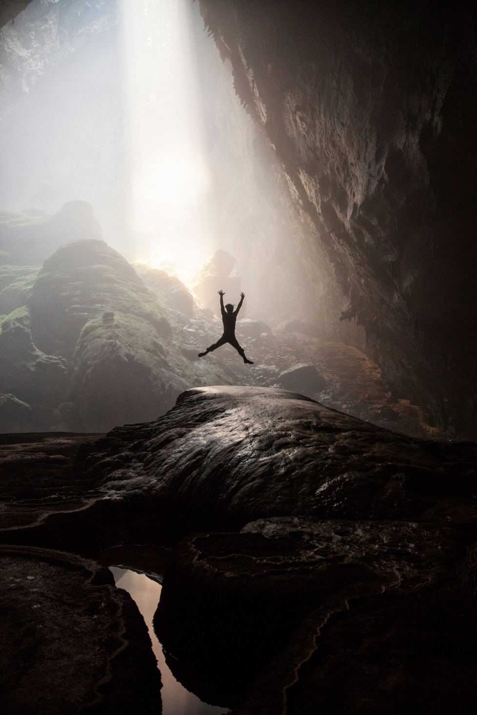 Sunbeams at the first Doline in Son Doong Cave. Foto: Tanja Demarmels