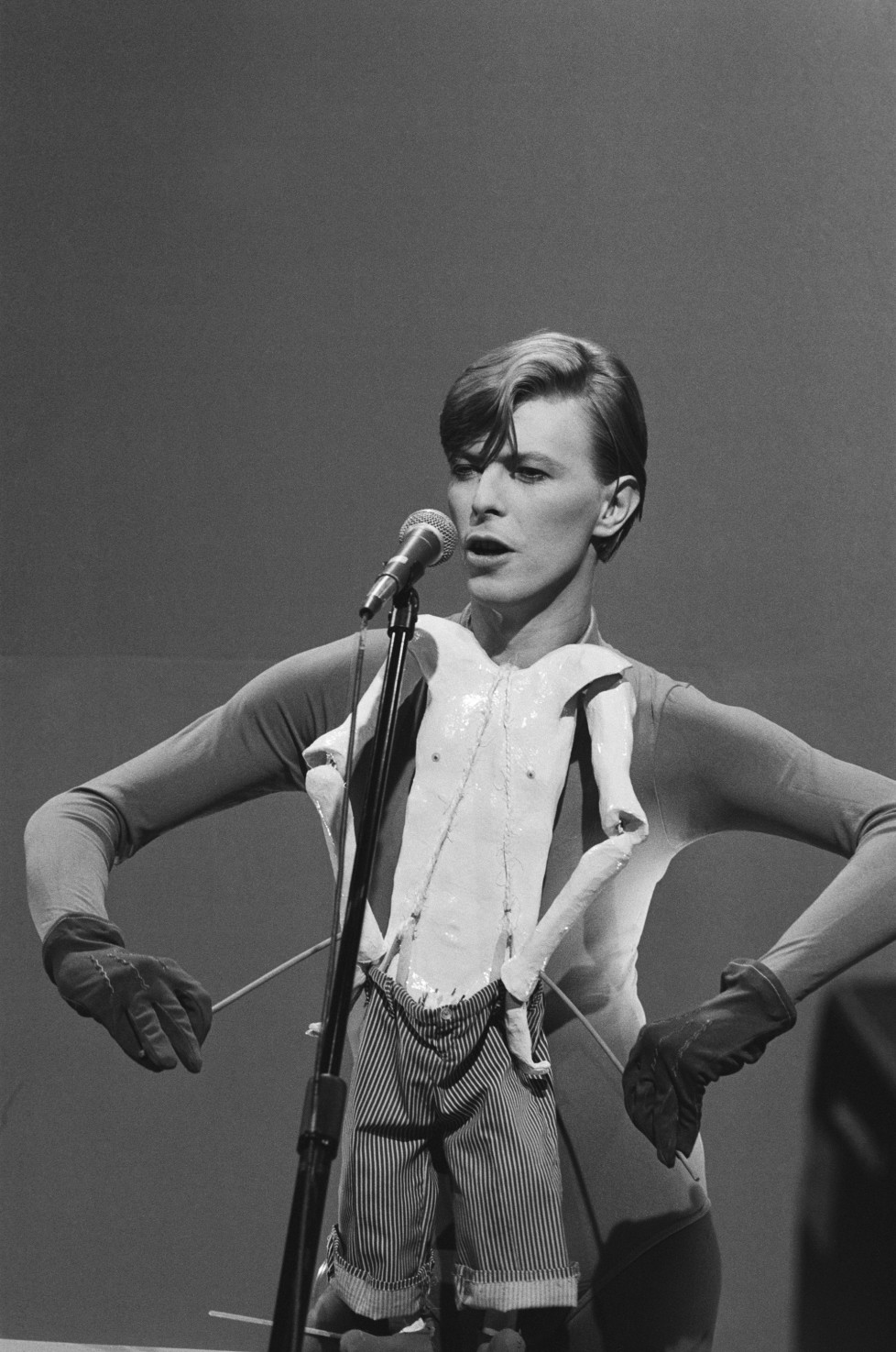 SATURDAY NIGHT LIVE -- Epiosde 7 -- Air Date 12/15/1979 -- Pictured: Musical guest David Bowie performs on December 15, 1979 -- Photo by: Alan Singer/NBCU Photo Bank