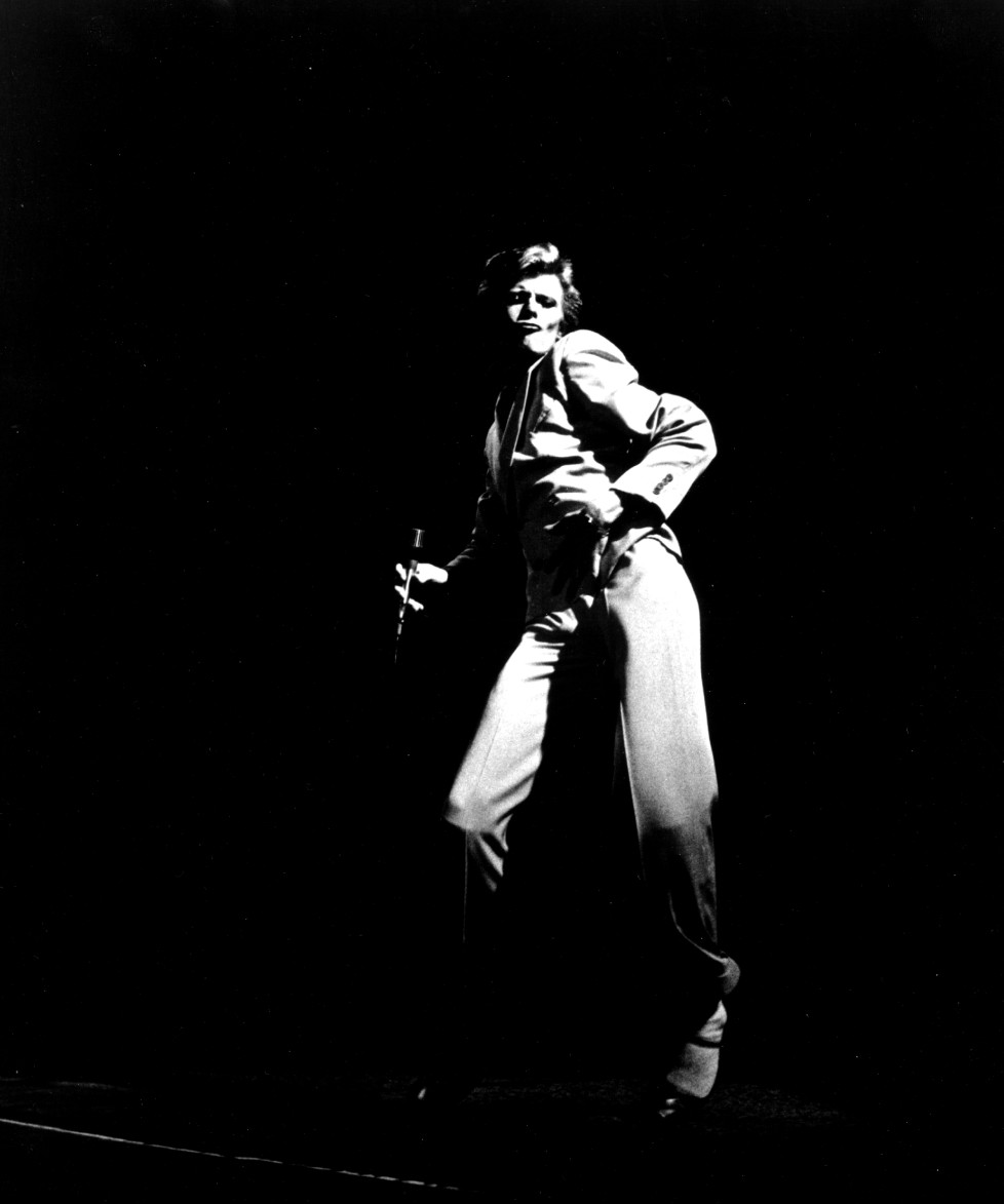 LOS ANGELES - 1974: Musician David Bowie performing onstage during the Diamond Dogs tour in 1974 in Los Angeles, California. (Photo by Michael Ochs Archives/Getty Images)