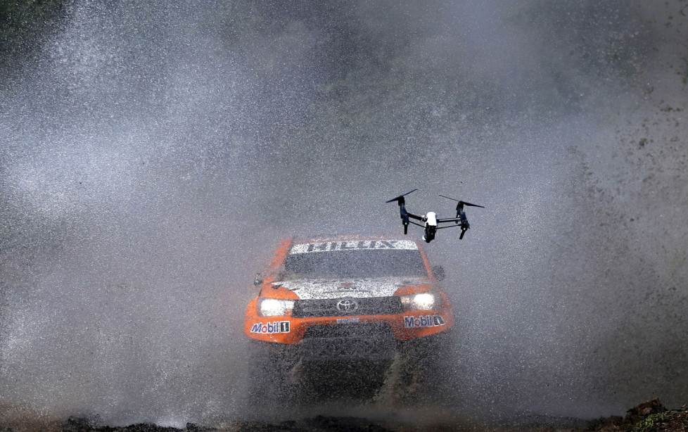 A drone with a camera follows Ronan Chabot of France as he drives his Toyota through the water during the Buenos Aires-Rosario prologue stage of Dakar Rally 2016 in Arrecifes, Argentina, January 2, 2016. REUTERS/Marcos Brindicci - RTX20TXF