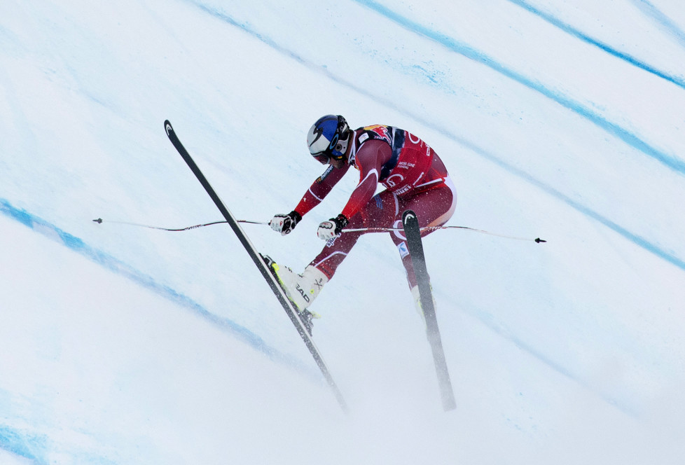 Aksel Lund Svindal of Norway crashes as he competes during the men's downhill of FIS Ski World cup in Kitzbuehel,Austria on January 23, 2016. / AFP / JOE KLAMAR