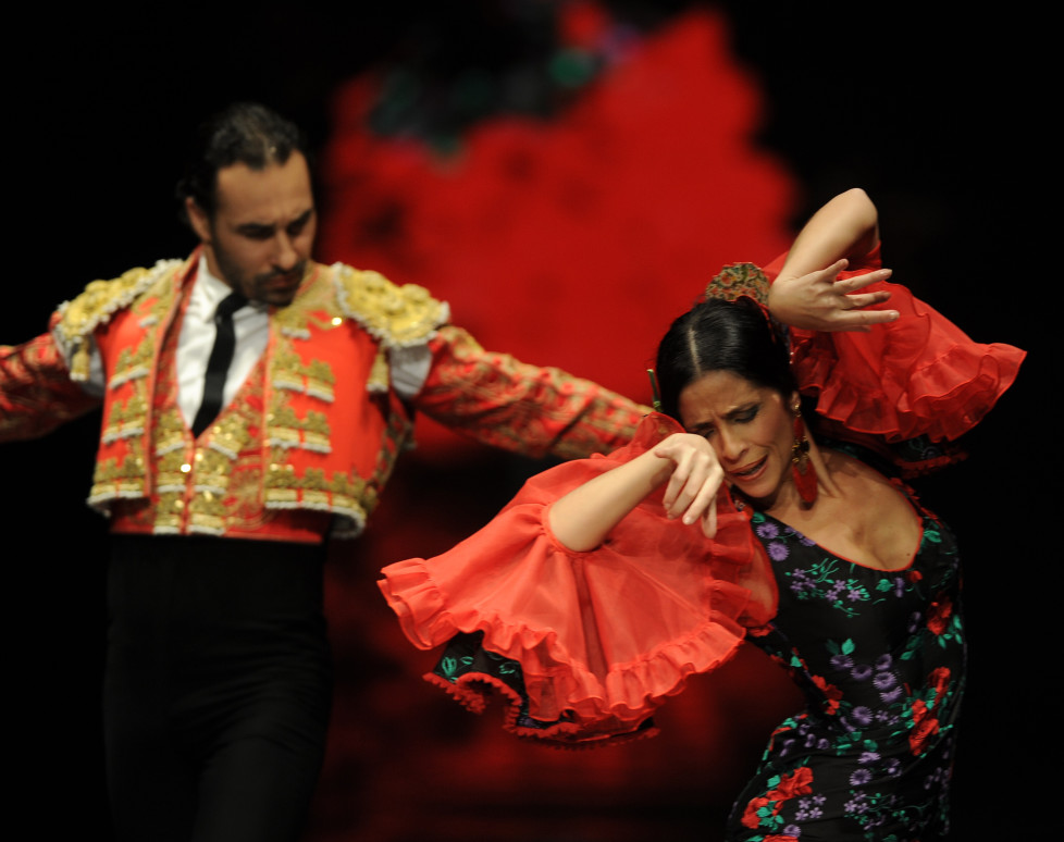 Flamenco dancers Cristina Gallego (R) and Jose Vidal (L) present creations by Carmen Latorre during the SIMOF 2016 (International Flamenco Fashion Show) in Sevilla, on February 6, 2016. AFP PHOTO/ CRISTINA QUICLER / AFP / CRISTINA QUICLER