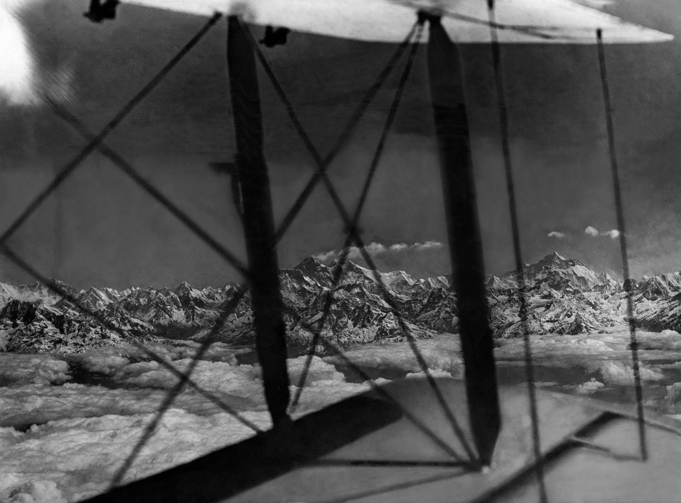 (GERMANY OUT) The Houston Mount Everest Flight: Mount Everest and Makalu seen from the South West showing big piece of range leading towards Dhaulagiri, taken through the wings of the machine - April 1933- Photographer: Bonnett- Published by: 'Koralle' 07/1933Vintage property of ullstein bild (Photo by ullstein bild/ullstein bild via Getty Images)