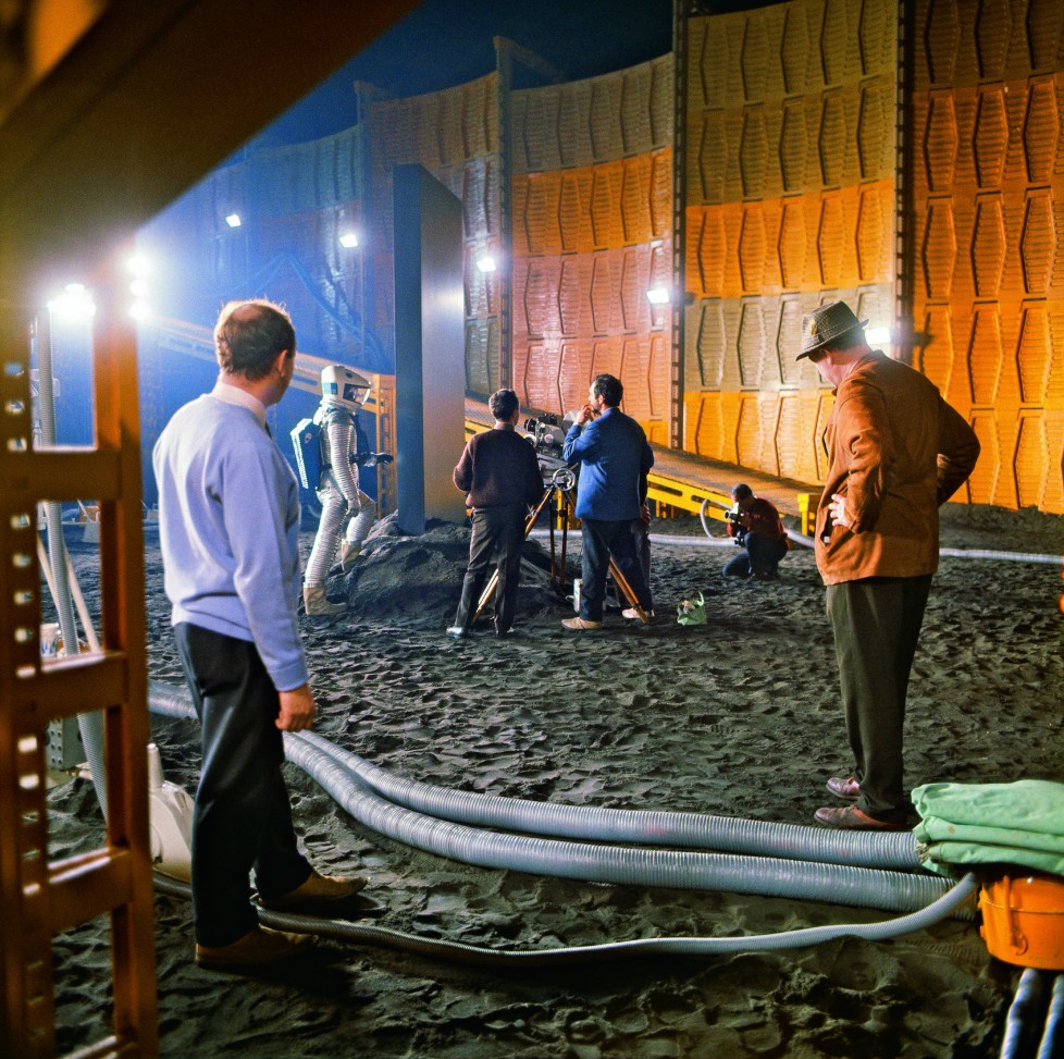 Stanley Kubrick directs the lunar monolith scenes over the Christmas of 1965 at Shepperton, on Europe’s second-largest shooting stage. © Stanley Kubrick Archives/TASCHEN © 2014 Turner Entertainment Co. 2OO1: A Space Odyssey and all related characters and elements are trademarks of and © Turner Entertainment Co. (s14)
