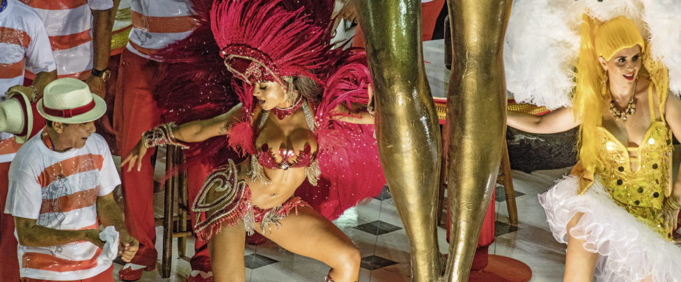 Samba und Sex gehört zusammen. Millionen kommen für den Karneval in die Stadt und schauen sich die Umzüge der Sambaschulen an. März 2016.