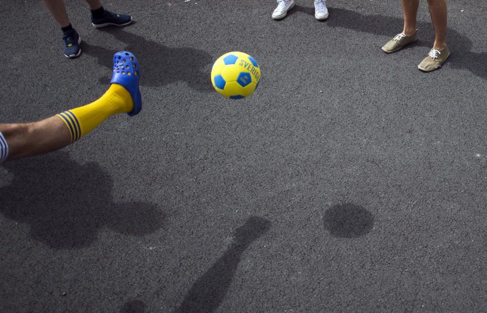 Sweden supporters play football outside a closed training session at Sweden's training ground in Saint-Nazaire on June 15, 2016 during the Euro 2016 football tournament. / AFP PHOTO / JONATHAN NACKSTRAND