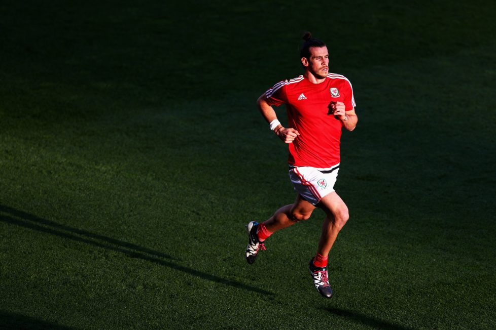 TOULOUSE, FRANCE - JUNE 20: Gareth Bale of Wales warms up during the UEFA EURO 2016 Group B match between Russia and Wales at Stadium Municipal on June 20, 2016 in Toulouse, France. (Photo by Ian Walton/Getty Images)