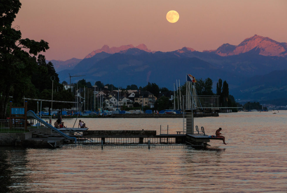 Fotowettbewerb KW 30 - Hitze Heisse Nacht am Zürichsee. 20.Juli 2016, Badi Uetikon am See