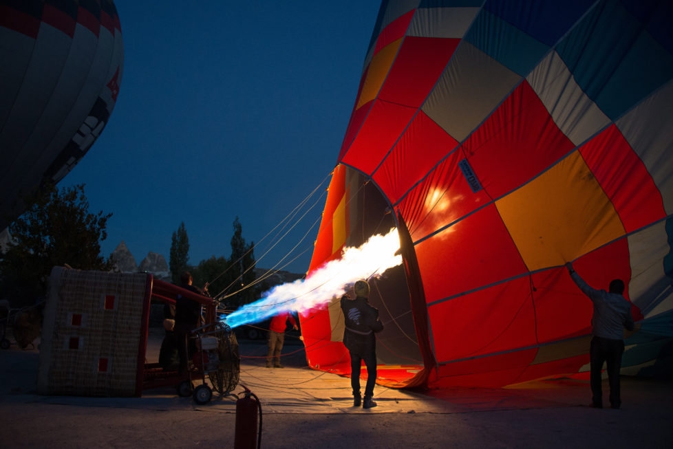 Das Bild entstand in Kapadokien, Türkei frühmorgens um 5:30 Uhr. Wir warteten auf den Start des Ballonfluges.