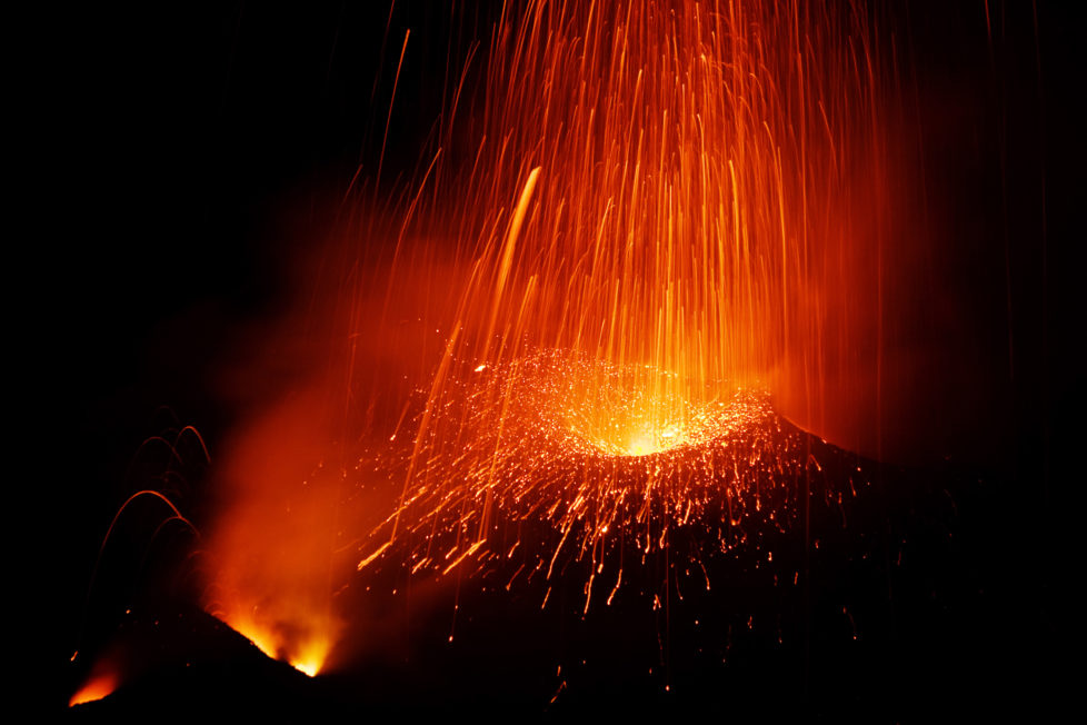 Fotowettbewerb KW 30 - Hitze Bild vom Vulkan STROMBOLI in Italien