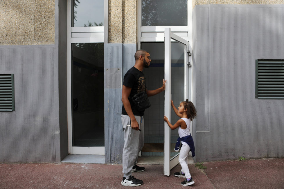 Rapper Worms-T walks with his daughter to his apartment building in Pantin, France, September 2, 2016. REUTERS/Joe Penney SEARCH "CREATIVE BANLIEUE" FOR THIS STORY. SEARCH "WIDER IMAGE" FOR ALL STORIES. THE IMAGES SHOULD ONLY BE USED TOGETHER WITH THE STORY - NO STAND-ALONE USES.