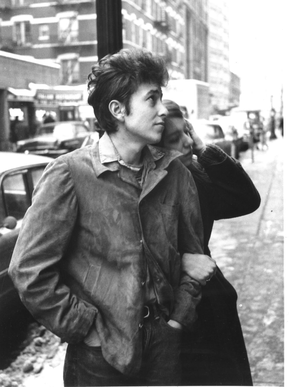 NEW YORK - SEPTEMBER 1961: Bob Dylan walking with his girlfriend Suze Rotolo in September 1961 in New York City, New York. (Photo by Michael Ochs Archives/Getty Images)