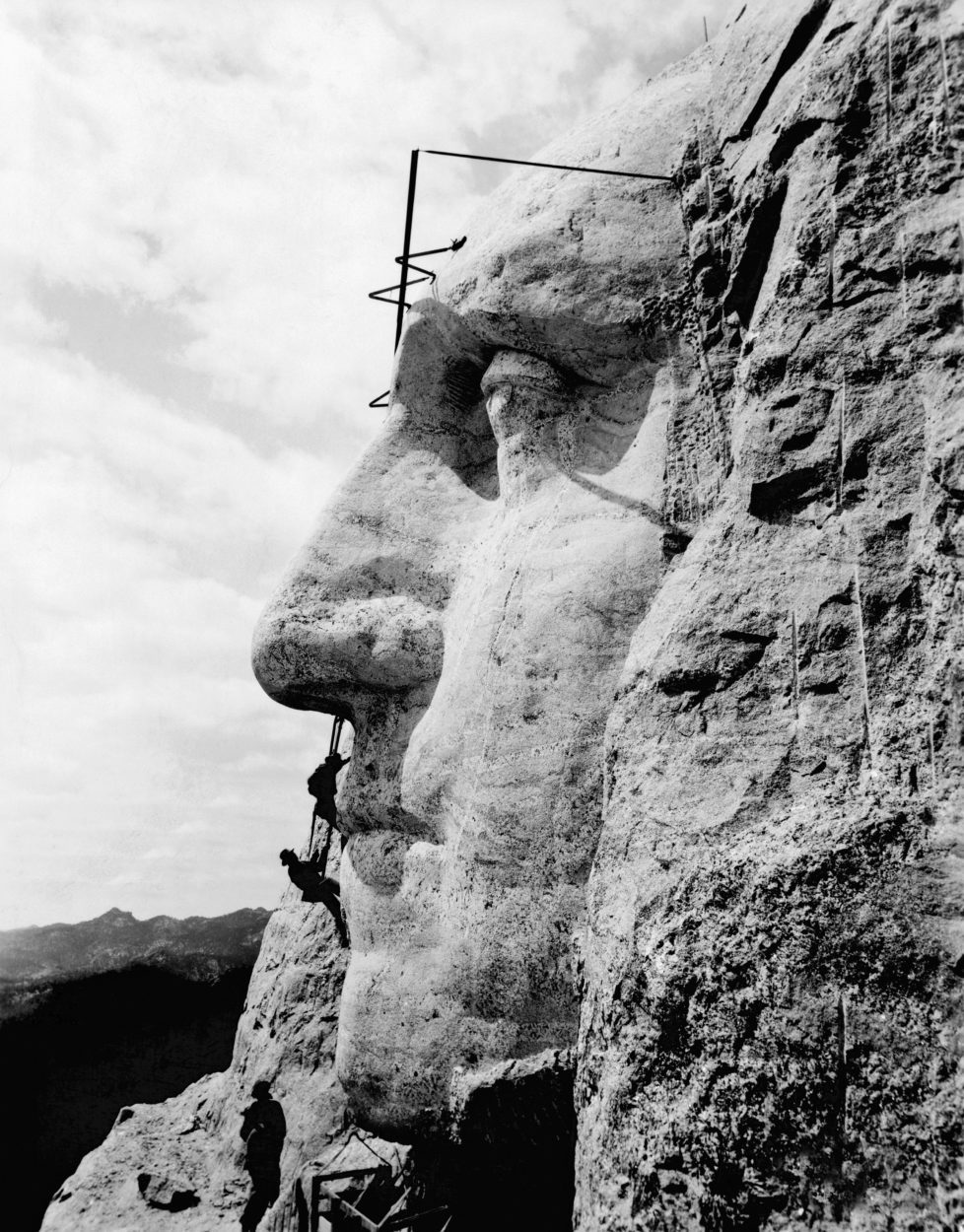 Workmen working on the face of George Washington, Rushmore, South Dakota, circa 1932. (Photo by Underwood Archives/Getty Images)