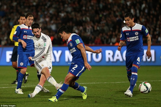 Real Madrids Isco erzielt das 4:0 gegen Cruz Azul und gleichzeitig das 176. Tor des Jahres 2014.